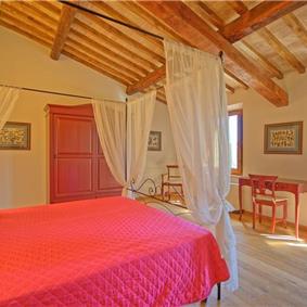4 Bedroom Villa with Pool in Tuscany, Sleeps 8